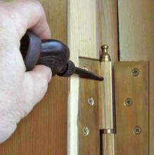 Как исправить скрип петель